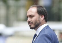 MP investiga Queiroz por supostas “rachadinhas” no gabinete de Carlos Bolsonaro