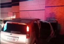 Após perseguição policial, carro bate em muro do Hospital da Liga contra o Câncer
