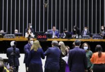 Congresso derruba veto e permite formação de federação partidária