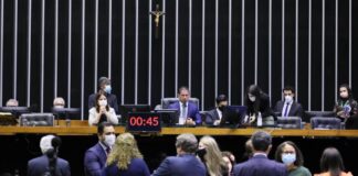 Congresso derruba veto e permite formação de federação partidária