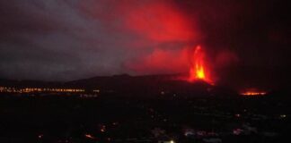 Vulcão nas Ilhas Canárias tem novas erupções e deixa ruas cobertas de cinzas
