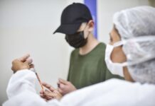 Natal inicia vacinação de adolescentes de 12 anos com deficiência permanente ou comorbidade