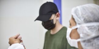 Natal inicia vacinação de adolescentes de 12 anos com deficiência permanente ou comorbidade