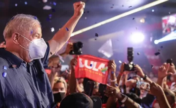Lula tem 48% dos votos (56% dos válidos) e vence no primeiro turno, aponta pesquisa Genial Quaest