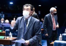 Senado aprova PEC que transforma renda básica em direito social