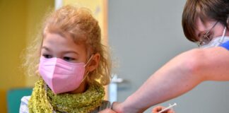 Ao menos 15 estados e o Distrito Federal dizem que não vão exigir pedido médico para a vacinação de crianças