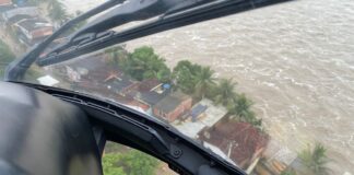 Rio Grande do Norte envia militares, helicóptero e barcos para ajudar em buscas e salvamentos na Bahia