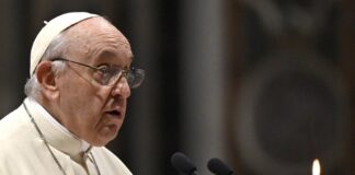 Papa diz “basta” à violência contra as mulheres