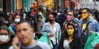 Com 228.954 casos de Covid-19 registrados em 24 horas, Brasil bate novo recorde