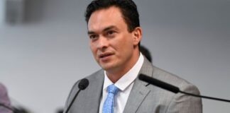 Senador Styvenson Valentim abre o jogo sobre sexualidade e relacionamento com homens: “Por que não?”