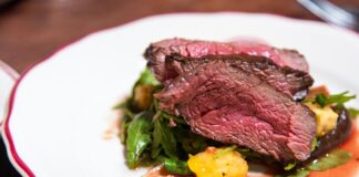 Líquido vermelho da carne não é sangue; saiba mais