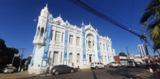 Após aprovação na Câmara, prefeito veta parcialmente aumento de salário dos professores de Natal