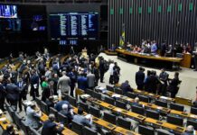 CONGRESSO SE REÚNE PARA ANALISAR VETOS DE BOLSONARO
