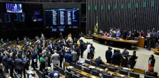 CONGRESSO SE REÚNE PARA ANALISAR VETOS DE BOLSONARO