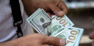 Mesmo diante de crise internacional, dólar tem nova queda no Brasil