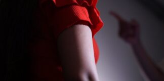 Mulheres vítimas de agressão e ameaça podem pedir apoio da polícia para retirar bens de casa; veja como ter acesso ao serviço no RN