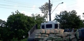 Acidente com carreta carregada de cimento interdita rodovia que dá acesso à Praia da Pipa no RN