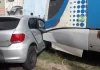 Carro é atingido por trem em linha férrea de Natal