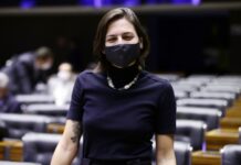 Direito da consumidora: Natália Bonavides apresenta projeto para coibir prática abusiva de cobrar mais caro por produtos “femininos”