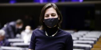 Direito da consumidora: Natália Bonavides apresenta projeto para coibir prática abusiva de cobrar mais caro por produtos “femininos”