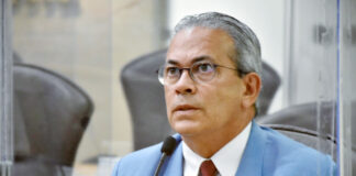 Hermano Morais não descarta saída do PSB e confirma convite do PSDB