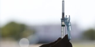 Vacina brasileira contra a covid-19 deve estar pronta em 9 meses