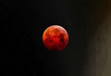 Lua de Sangue ilumina o céu nesta terça (3) em eclipse total impressionante